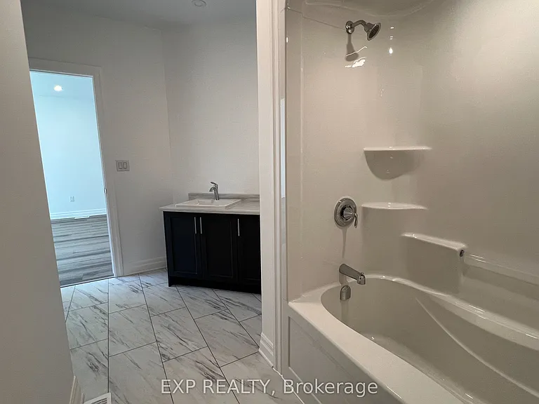 7532 Splendour Dr #MAIN — Photo 12