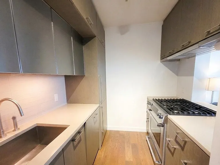 225 Rector Pl #6S — Photo 5