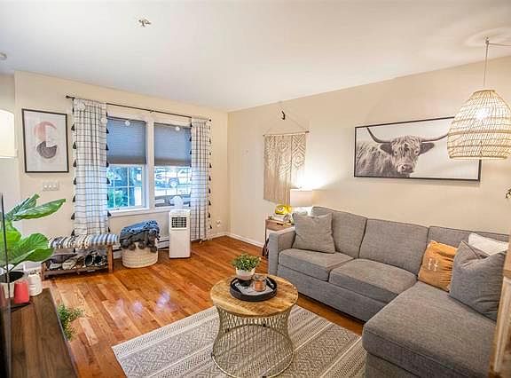 4th image of 49 Harvell St Unit 12