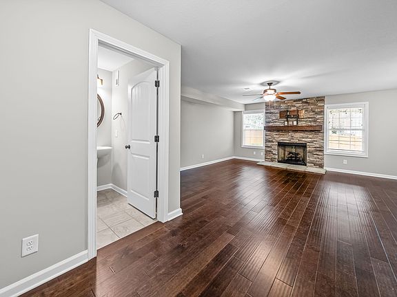4th image of 1217 Gentry Dr