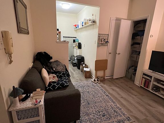 5th image of 912 Pine St APT 3B