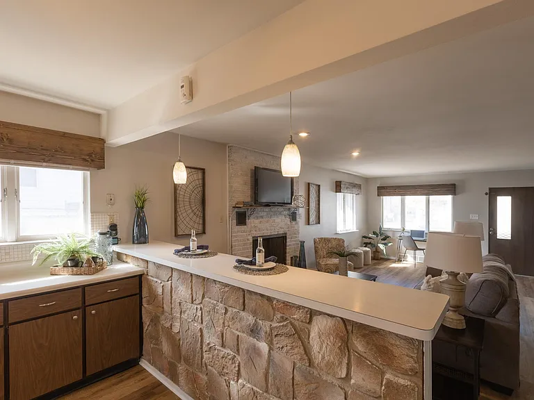 356 W Loretta Ave — Photo 14