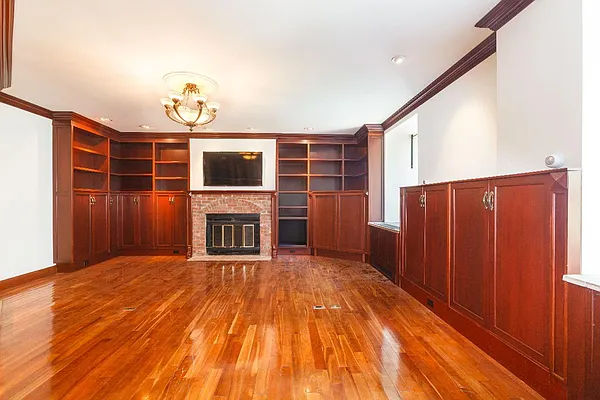 Sold by Real Direct | media 14