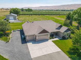 12115 Paige Ln, Prosser, WA 99350