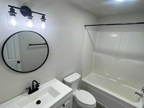 5th image of 1010 37th Ave SW