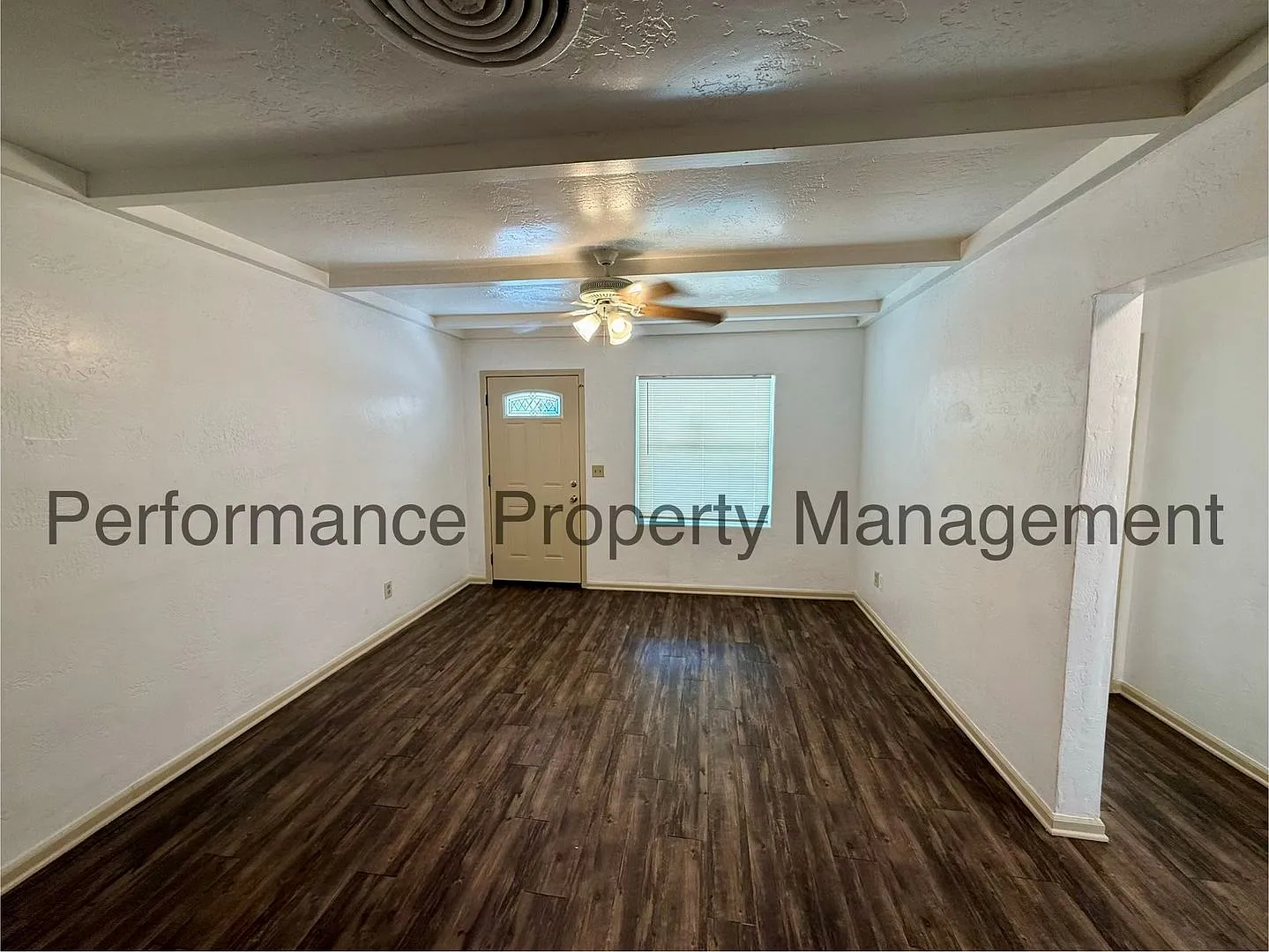 Woodrow Ave 720 — Photo 2