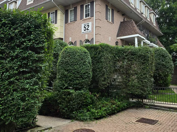 52 Sidney Belsey Cres #202, Toronto, ON M6M 5J1