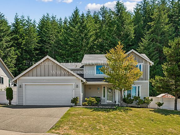 2nd image of 704 Evergreen Pl