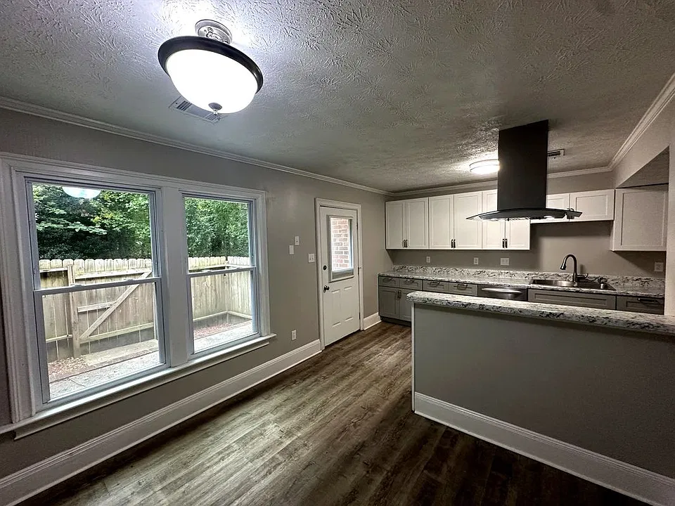 962 Chippendale Ln