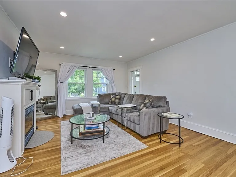 41 Lynde Ave — Photo 9