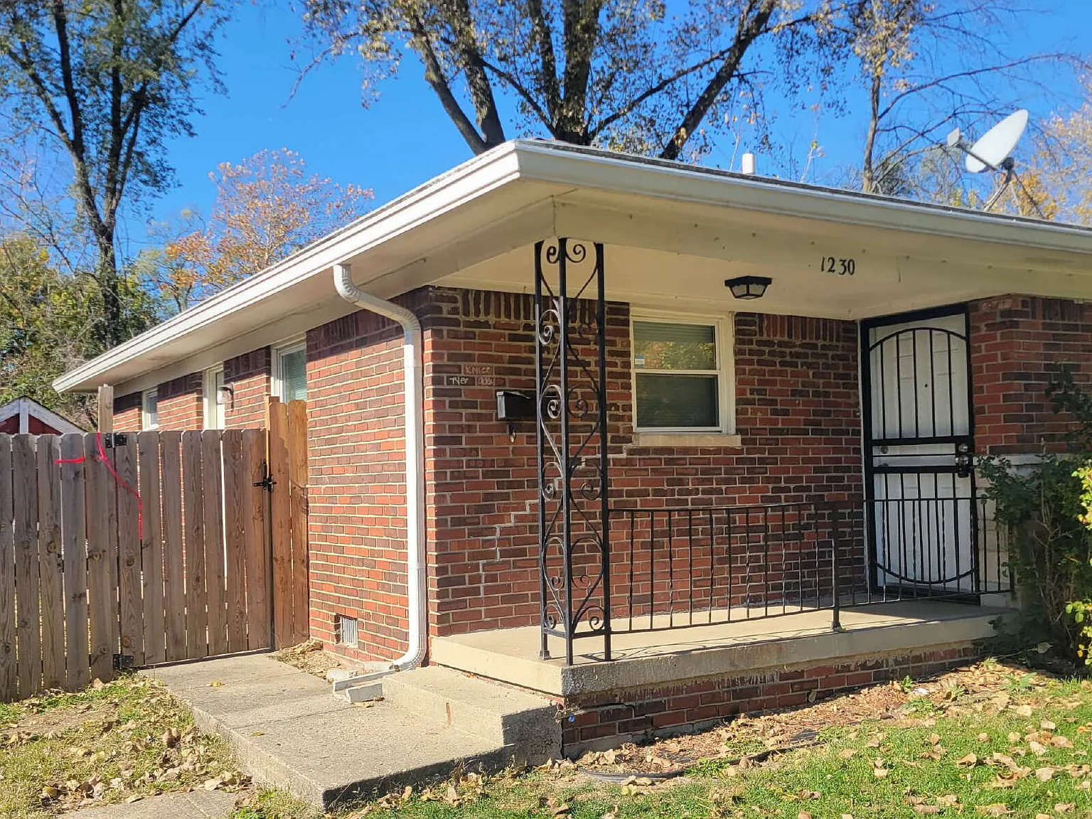 2 bed, 1.0 bath, $900 — Photo 1