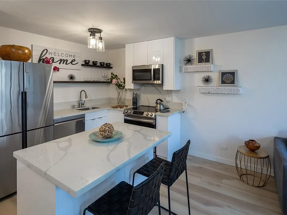 411 Hobron Ln #0