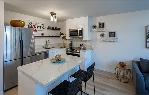 411 Hobron Ln Photo 1