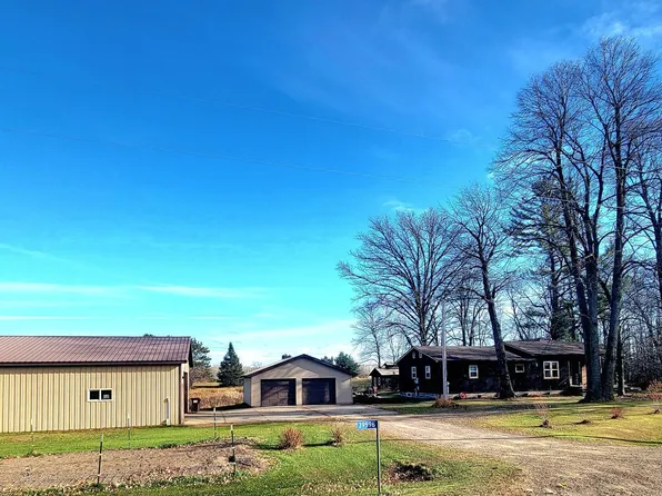 39596 10th Ave, Isle, MN 56342