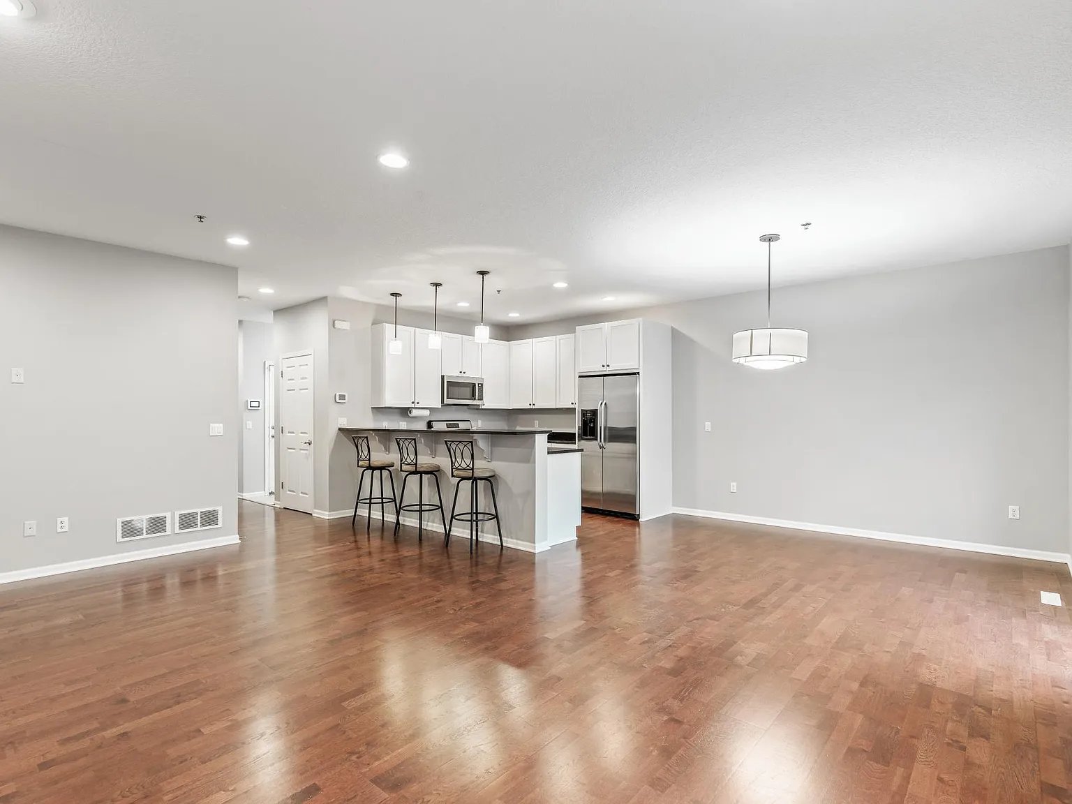 3 bed, 2.5 bath, 3194 sqft, $3,500 — Photo 3