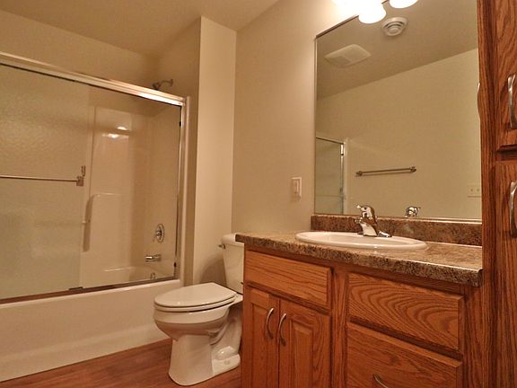 5th image of 300 E 2nd St APT 2