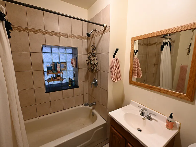 1110 N Oakley Blvd #G — Photo 4