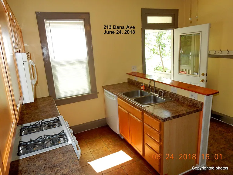 213 Dana Ave — Photo 3