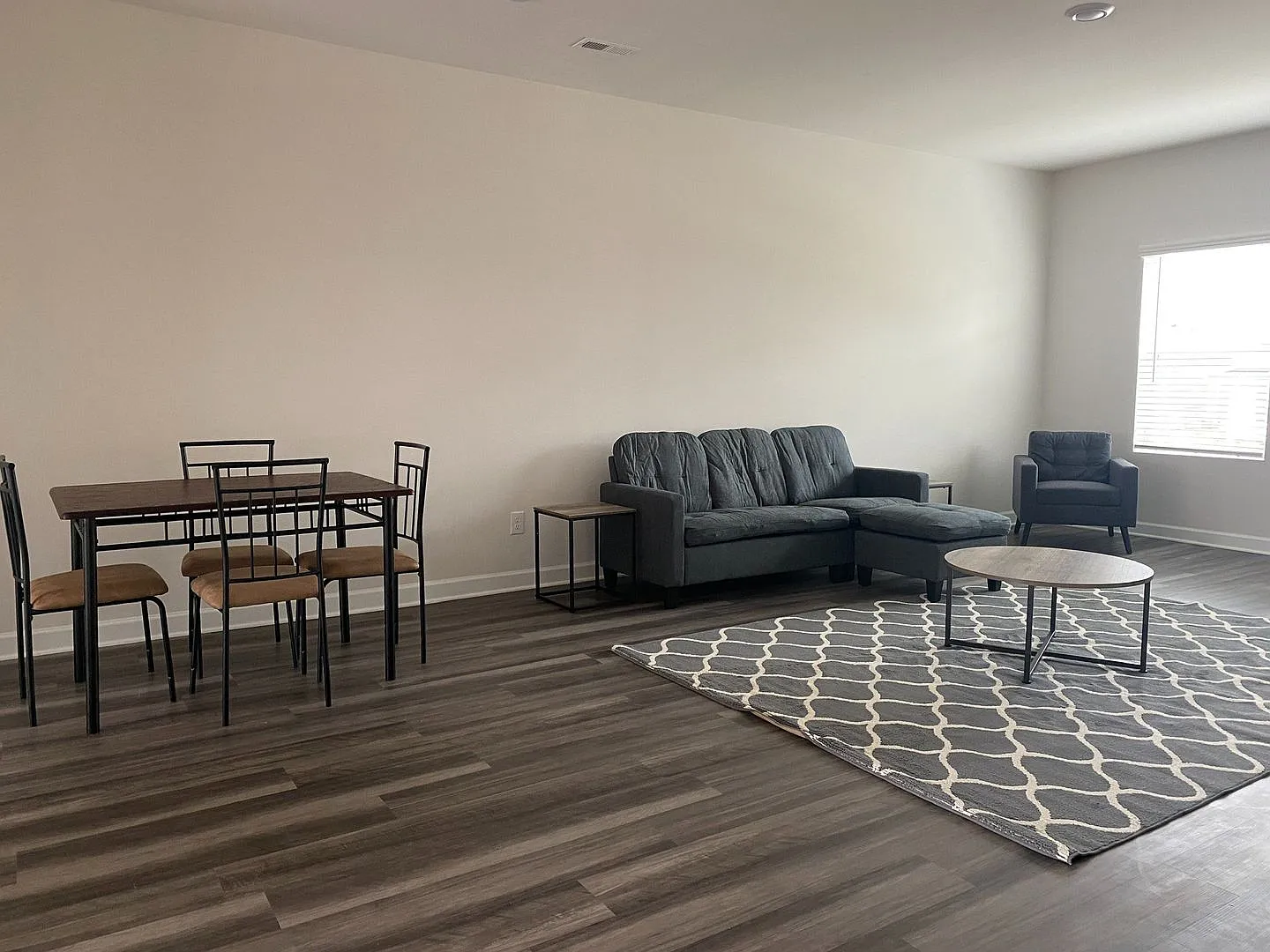 Room in 4 Bedroom Townhome at Arbor Loop Dr — Photo 3