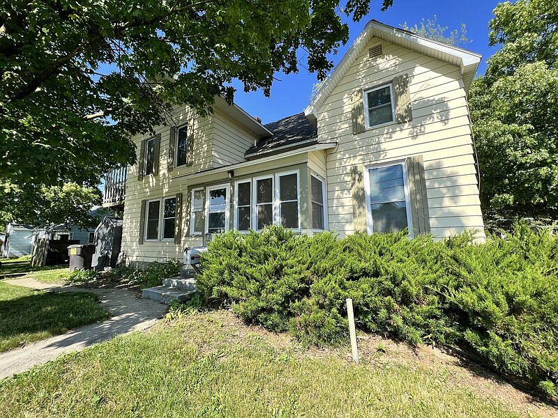 186 N Elm St #1, Sparta, MI 49345 | Zillow