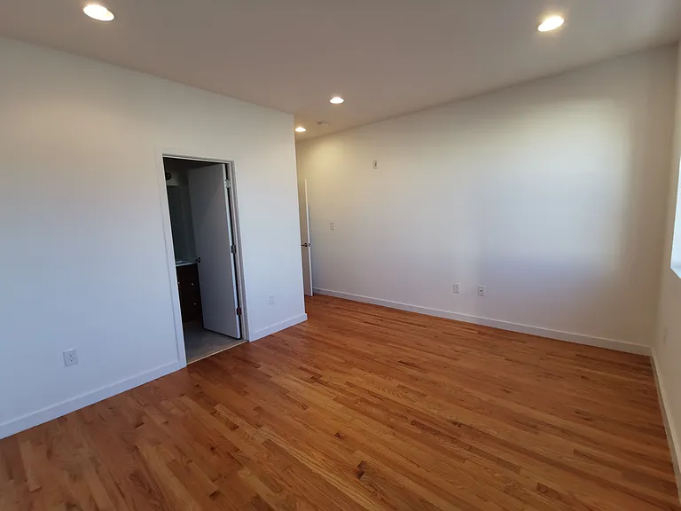 521 N 34th St #E2 — Photo 19