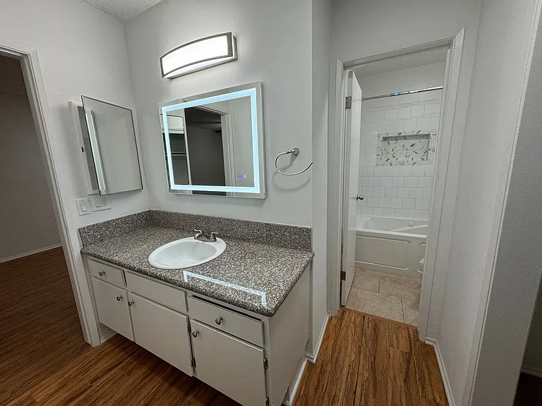 14220 Burbank Blvd — Photo 20