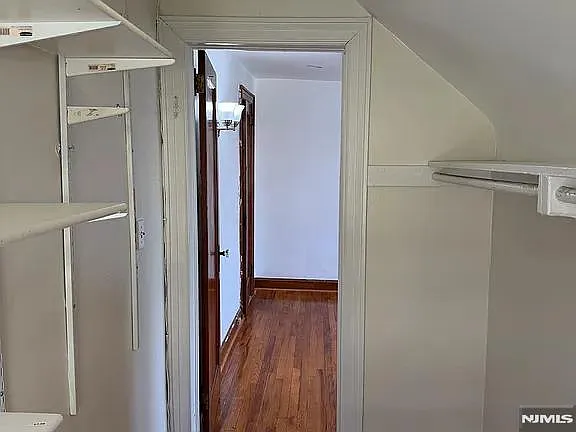 2 bed, 800 sqft, $2,000 — Photo 3