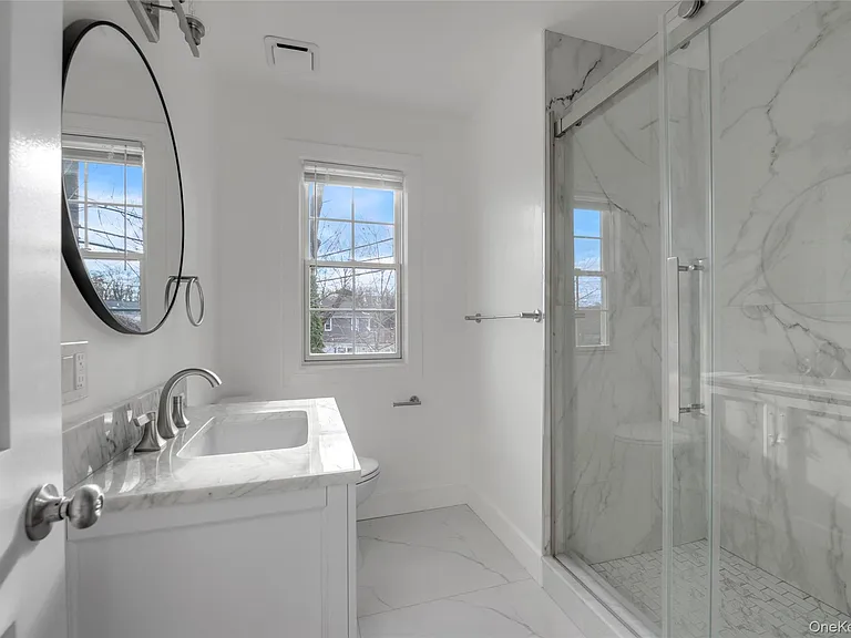 1 Manhasset Ave #B — Photo 18