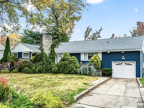 1061 Roosevelt Ave, New Milford, NJ 07646