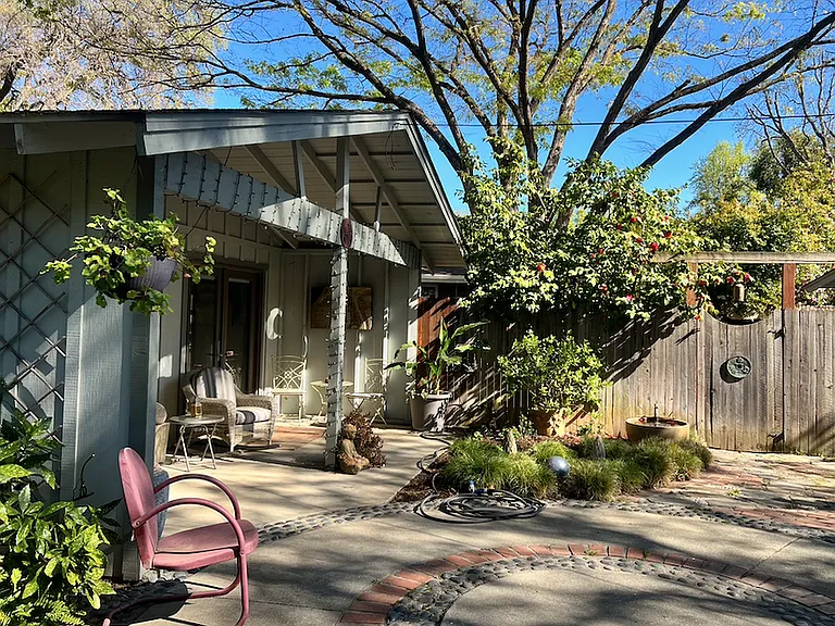 Oak Park Ave — Photo 3