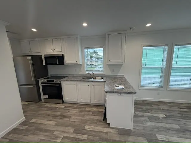 Sunshine MH & RV Resort — Photo 194
