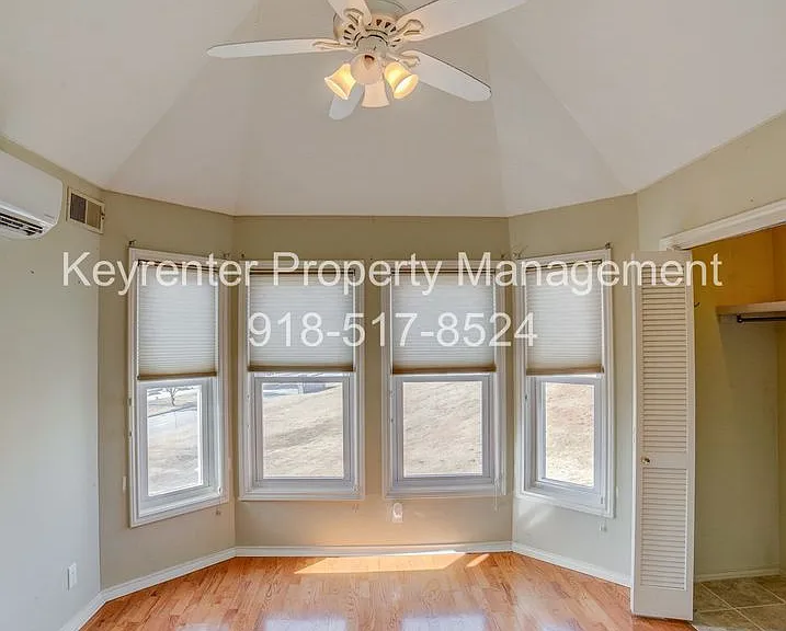 1303 S Lawton Ave #E — Photo 16