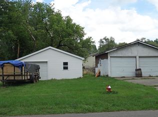 620 Lansing St, Chesaning, MI 48616