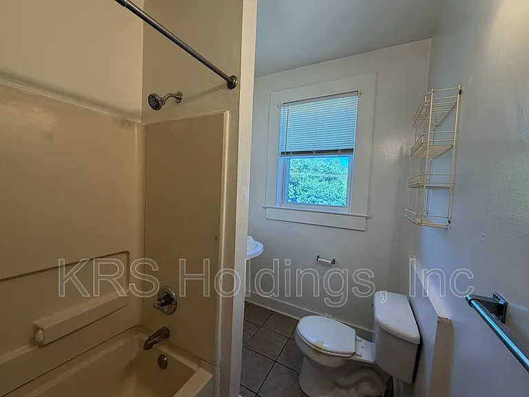 325 W 31st St #6 — Photo 6