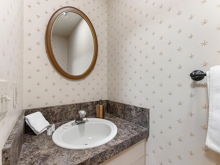 990 W Parkhill Dr — Photo 67