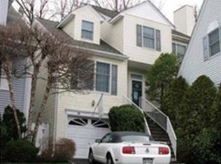 18 Lakeside Dr, Valhalla, NY 10595