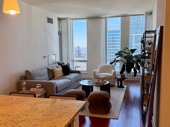 5th image of 1400 S Michigan Ave APT 1812