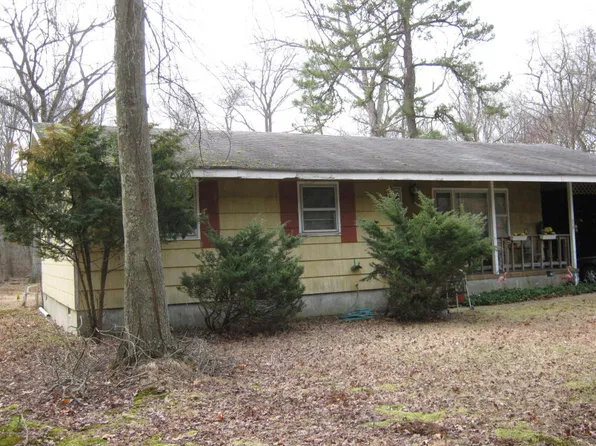 416 Oak Tree Dr, Freehold, NJ 07728