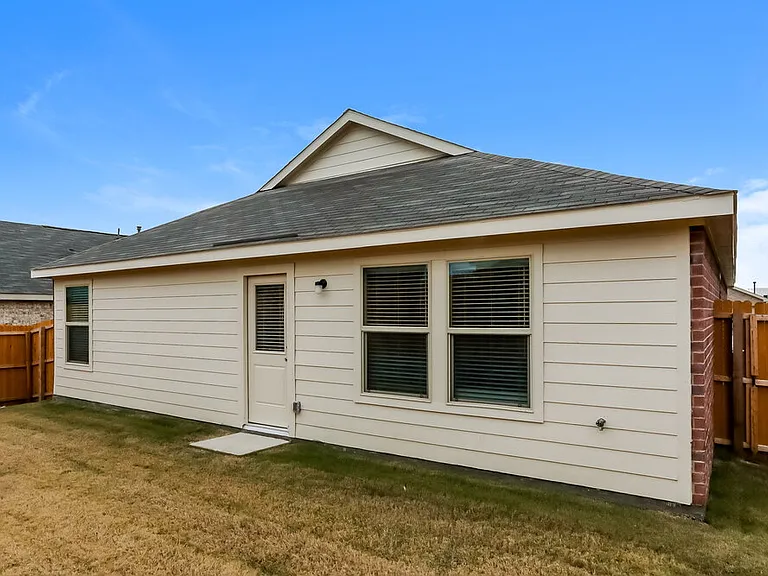 1017 Crestview Dr — Photo 16