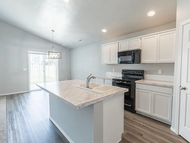 2207 N Morello Ave — Photo 18
