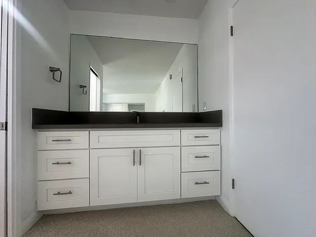 441 W Burchett St — Photo 17