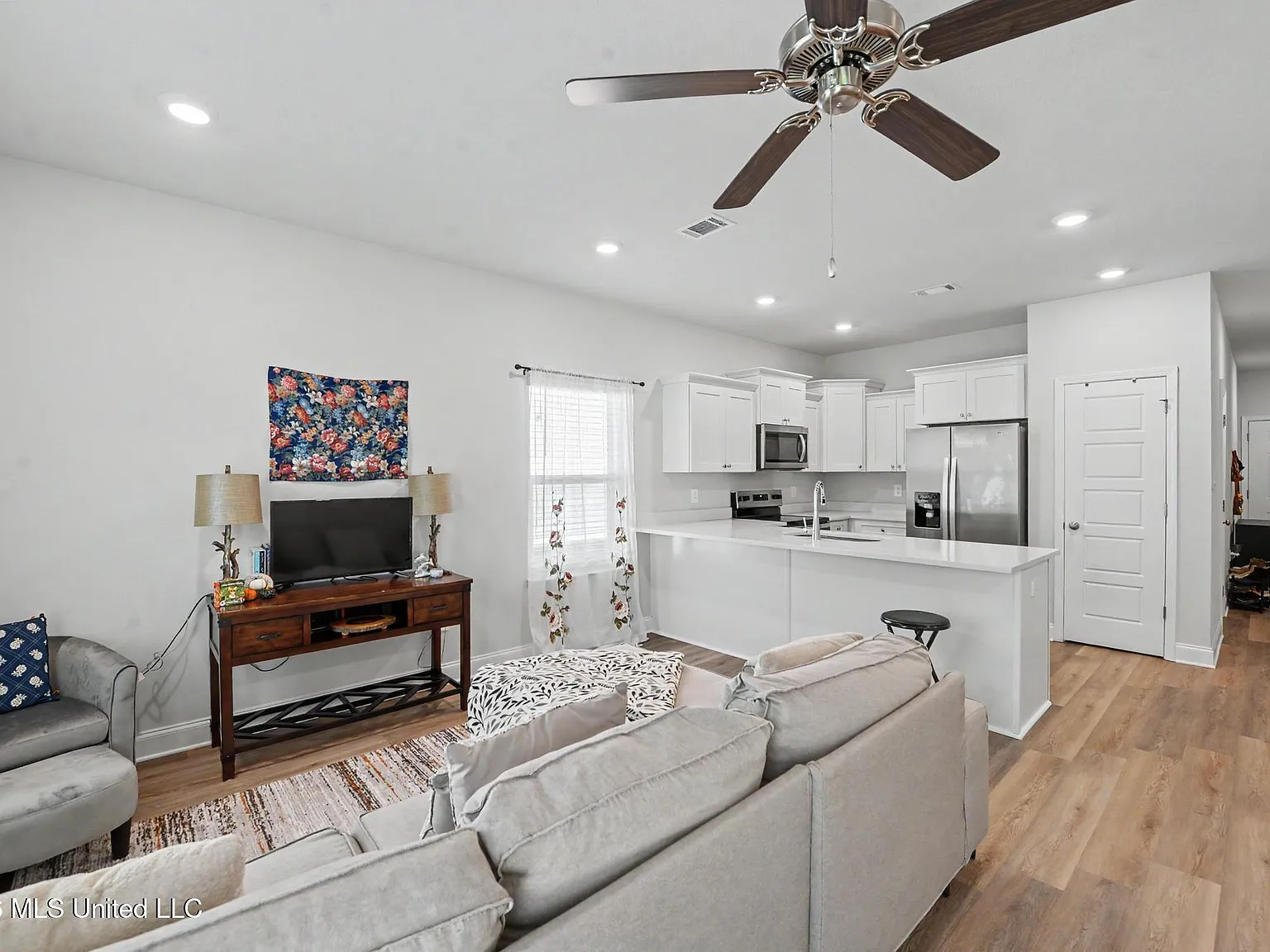 3 bed, 3.5 bath, 1452 sqft, $1,800 — Photo 3