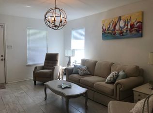 1407 Middle Ave, Ocean Springs, MS 39564