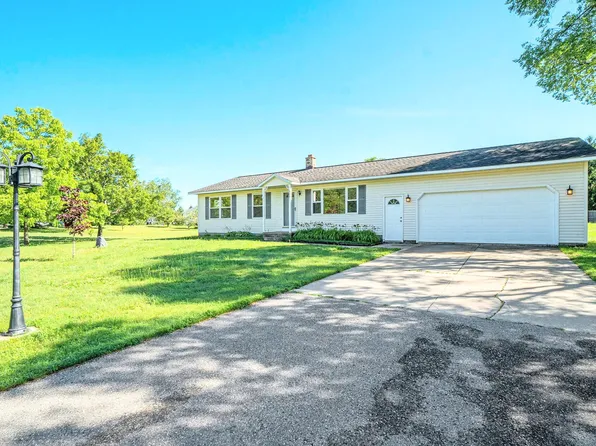 926 S Summitview Dr, Gaylord, MI 49735