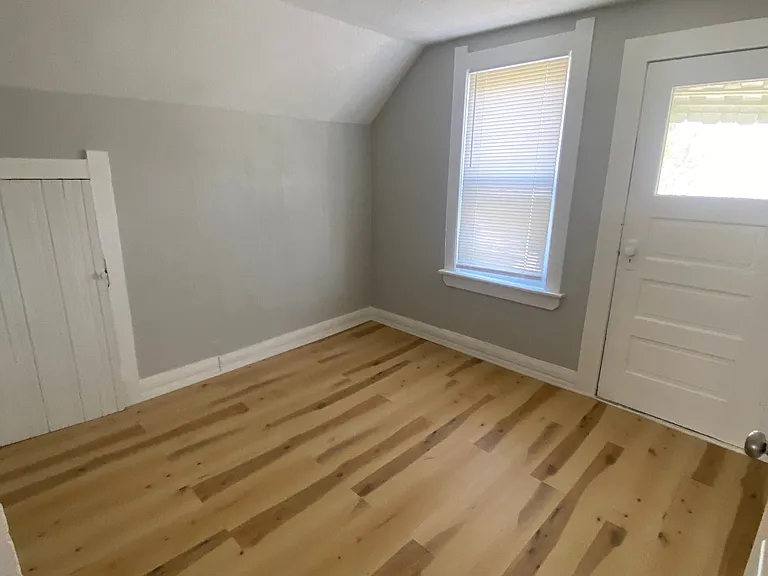 229 E Oakland St — Photo 14