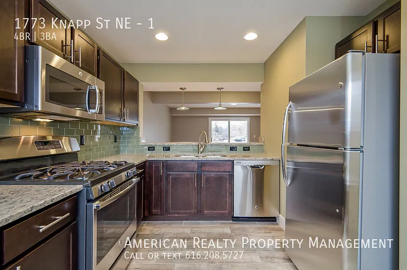 1773 Knapp St NE — Photo 2