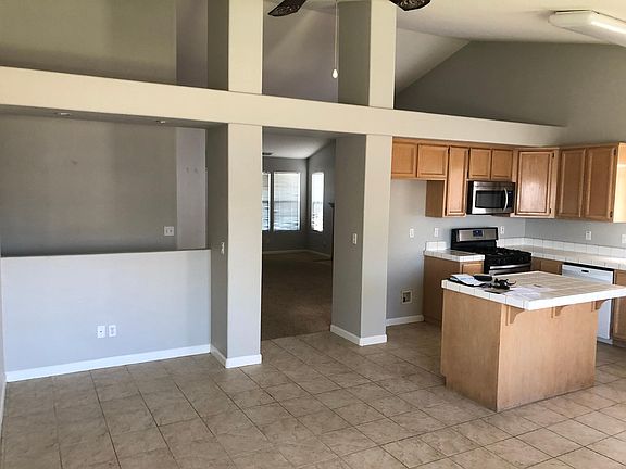 4th image of 1315 Cobblestone Dr