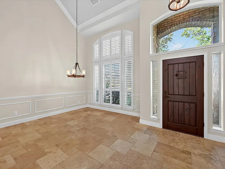 3102 Southwood Dr — Photo 3
