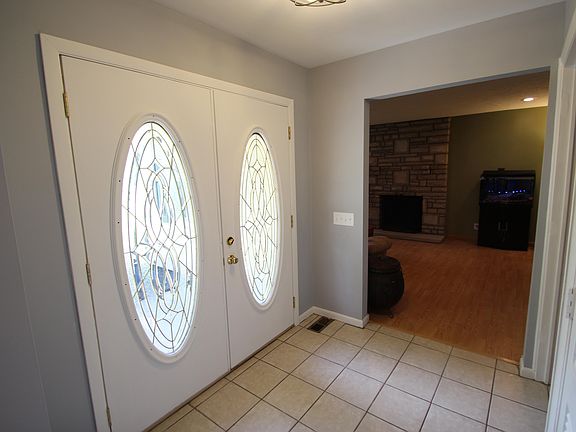 3rd image of 5535 Knollcrest Ct
