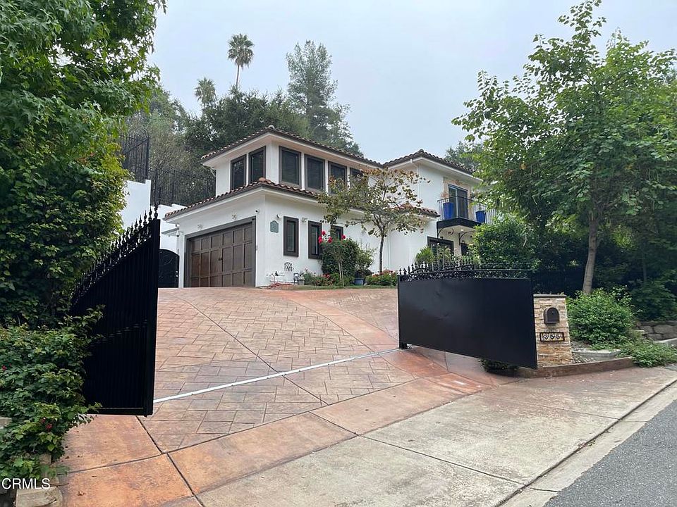 1st image of 355 Corona Dr